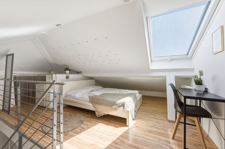 Charmante 4,5-Zimmer Dachgeschosswohnung – Schlafzimmer 1