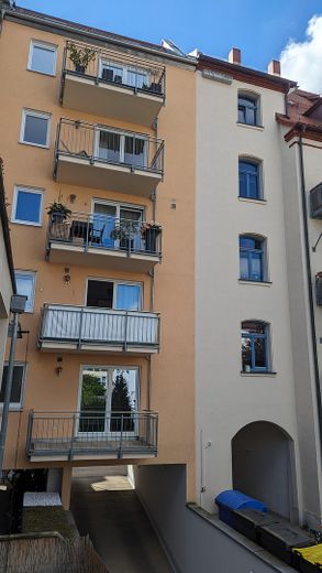 Helle und moderne 2-Zimmer-Eigentumswohnung direkt am Stadtpark – Außen Nordbalkon