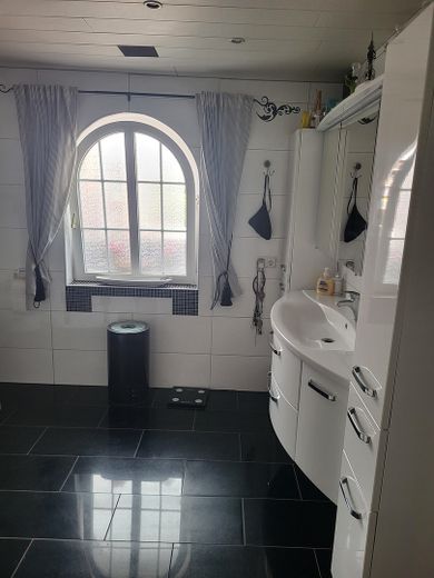 Exclusive detached house near Norddeich with pool, sauna, horse keeping – Badezimmer 