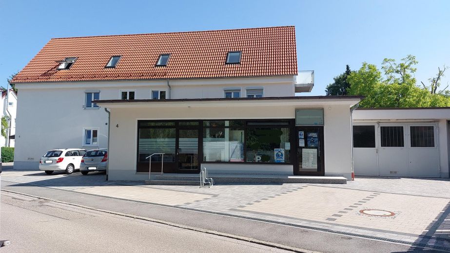 Repräsentative Büro- oder Verkaufsfläche mit großzügigem Lager und Garage – Aussenansicht Gebäude
