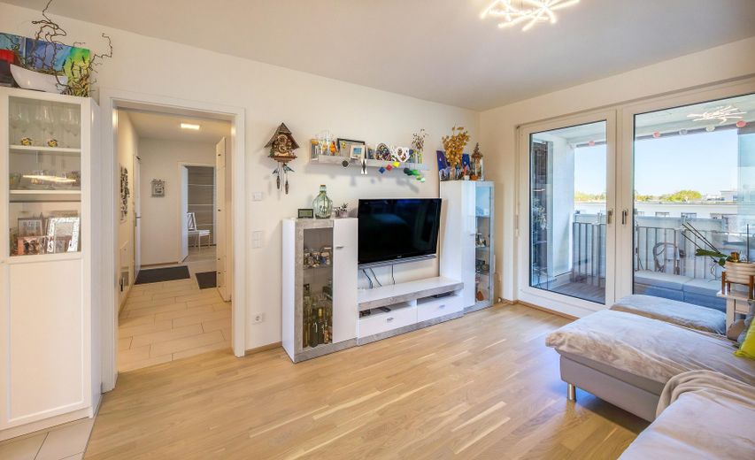 Moderne und neuwertige 4-Zimmer-Wohnung in Gronsdorf – Wohnzimmer 1