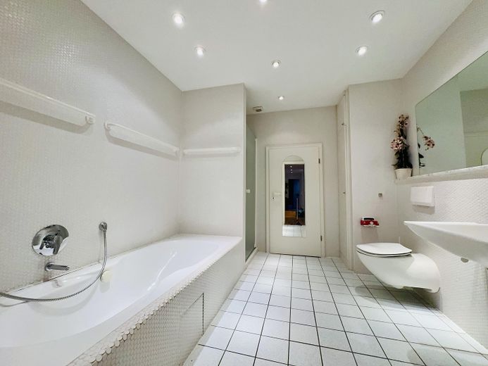 Blick in das Badezimmer OG