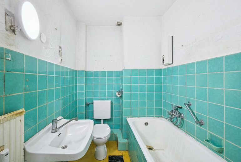 Renovierungsbedürftige 3-Zimmer-Wohnung - Direkt vom Eigentümer! – Badezimmer