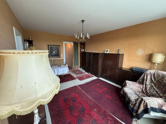 2-Zimmer Wohnung mit Balkon und Außenstellplatz – Blick vom Balkon ins WZ