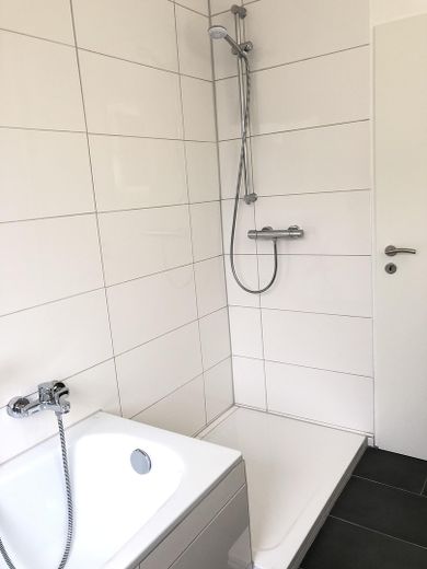 Renovierte 4-Zimmer-Wohnung mit Garten in Rheine-Hauenhorst – Dusche