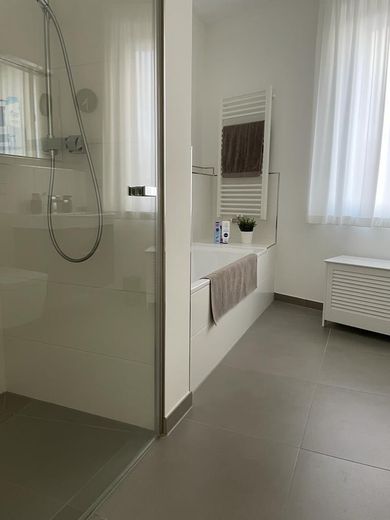 neuwertiges Luxus-Penthouse mit exklusiver Ausstattung  und traumhaften Weserblick in erster Reihe – Badezimmer