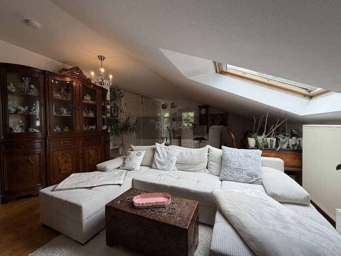 Außergewöhnliches Anwesen mit Wohnhaus, Maisonettewohnungen, Garagenhof und Entwicklungspotenzial – Bild 9