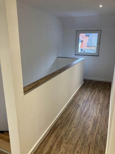 Zweitbezug nach Kernsanierung. Moderne & zentral gelegene 6-Zimmer Wohnung mit EBK – Stauraum, 2. OG