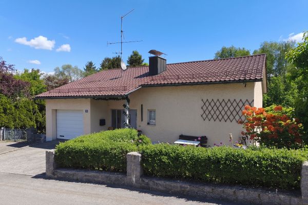 6-Zimmer-Einfamilienhaus in Ruderting mit Pool & Blick ins Grüne