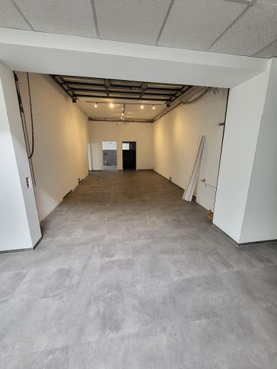 2 Einmalige Ladenlokale in stark frequentierter Lage mit ca. 280 m2 und 103 m2 Gewerbefläche – 2. Raum