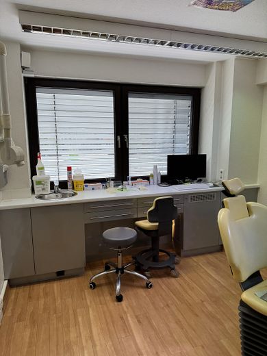 Moderne Praxis- oder Bürofläche in Top-Lage – Behandlung