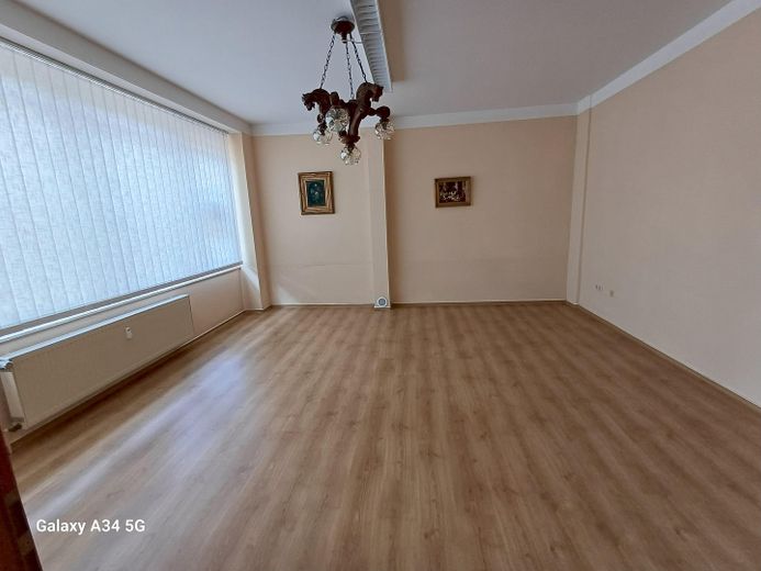 Veelzijdig bruikbaar commercieel vastgoed (kantoor, praktijk, hal, studio, ambacht, handel). 1a-locatie – Raum 1, ca. 26qm