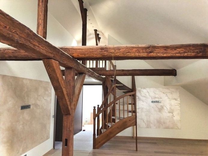 Modernes Penthouse-Flair im historischen Ambiente - Dachgeschosswohnung mit Designanspruch – Treppe Empore