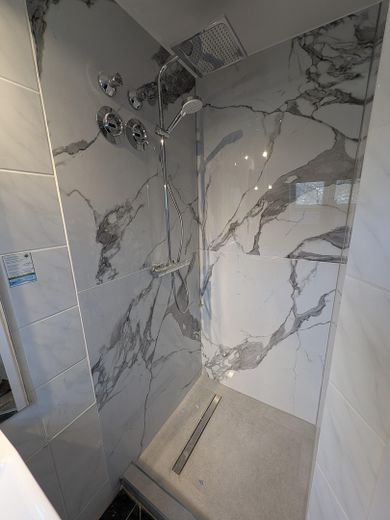 Asansör, mutfak ve balkonlu, Rüdesheim'ın en iyi konumunda 4 odalı KfW70EE penthouse-maisonette – Dusche Badezimmer1 
