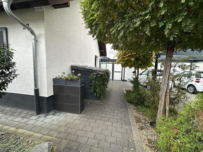 Charmante Doppelhaushälfte mit 5 Zimmern in Mannheim-Schönau – 37397031-05 Hof