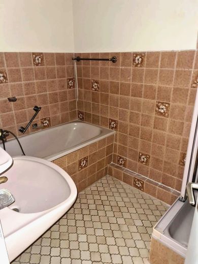 sonnige Wohnung mit Weitblick – Bad Wanne (re Dusche)