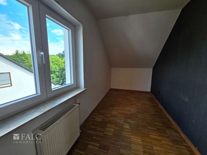Grandiose Eigentumswohnung die kaum wünsche offen läßt – Kinderzimmer/Büro