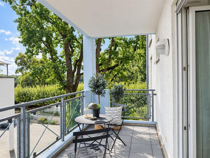 Design, spokój i widok na Ren – ekskluzywne mieszkanie 2-pokojowe z balkonem i garażem podziemnym – Balkon