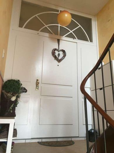 Großzügige Altbauwohnung mit Balkon und Option zur späteren Neuaufteilung – Wohnungseingangstür