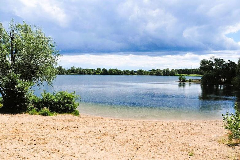 Mehrgenerationenhaus 371 m², Waldidyll am Flughafensee + Aufstockungspotenzial um 155 m² – Flughafensee
