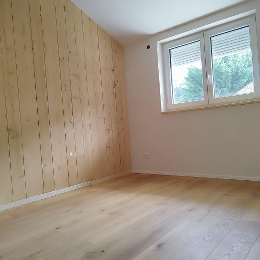 2-Zimmer-Erstbezug im Holzmassivhaus – mit Balkon & hochwertige Ausstattung – Schlafzimmer
