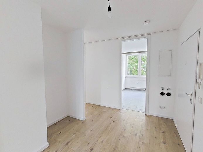 Hell und geräumig: 3-Zimmer-Wohnung. mit Balkon und Wannenbad in fußläufiger Nähe zur Innenstadt – Ansicht I: Flur