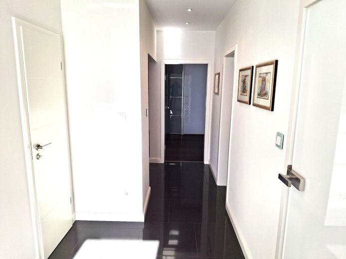 Exklusives Penthouse in Hamburg-Boberg, eigene Erdwärme, kein Hausgeld – heller Flurbereich