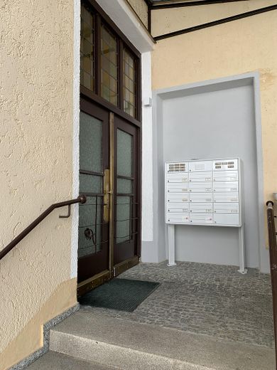 Schöne 3-Zi-Altbauwohnung mit Einbauküche in Bogen Zentrum (1002) – Eingang