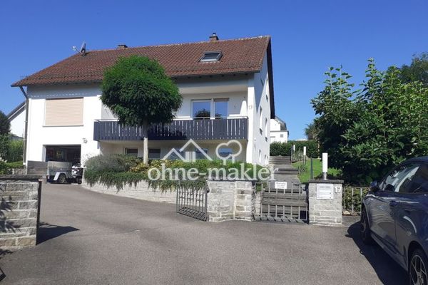 Gemütliche Dachgeschosswohnung 4 Zimmer mit Einbauküche in ruhiger Wohngegend