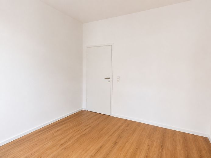 Appartement 2 pièces entièrement rénové avec cuisine moderne intégrée – Schlafzimmer
