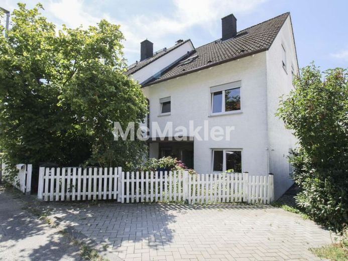 Ihr neues Zuhause mit viel Platz und Garten – Doppelhaushälfte in Hofheim-Langenhain – Photo 1