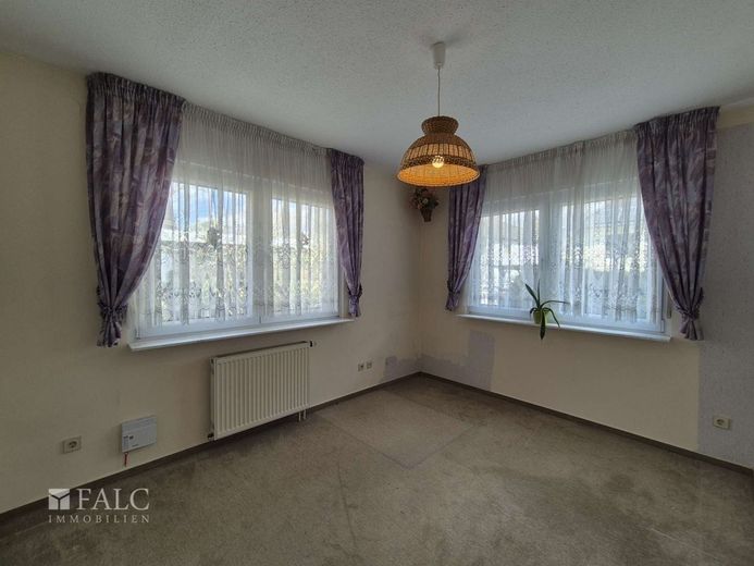 Möblierte 4-Raum-Wohnung min. für 12 Monate mit Garten - FALC Immobilien – Schlafzimmer 2