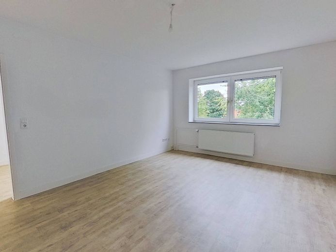Apartamento de 3 habitaciones con distribución inteligente, cocina equipada, BALCÓN y bañera – Ansicht I: Wohnzimmer