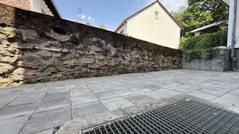 Odnowione mieszkanie z tarasem o powierzchni 32 m² na niskim parterze – do zamieszkania lub jako inwestycja – Terrasse
