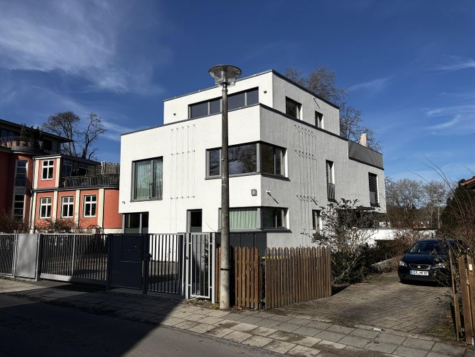 Straßenseite SO