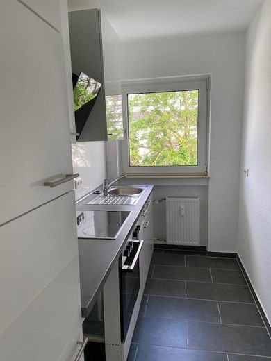 Francoforte Niederrad: Bellissimo appartamento di 2 locali con balcone – Küche