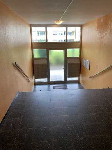 Sehr gepflegte 1-Zimmer-Wohnung in Sindelfingen Goldberg, 300m zur S-Bahnhaltestelle, von Privat – Hauseingang innen