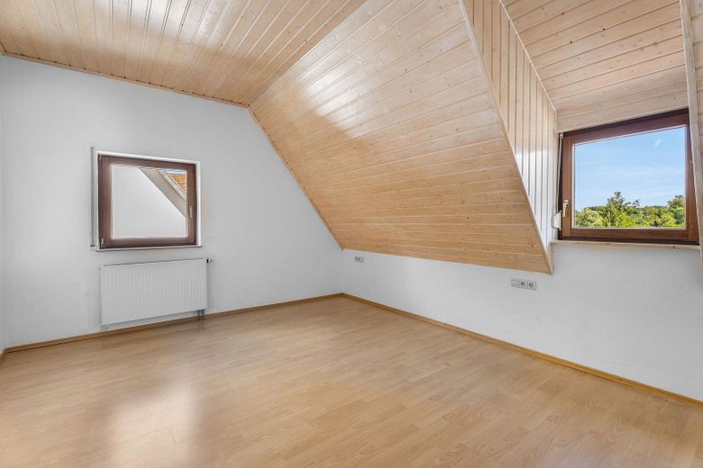 Helle 3-Zi.-Maisonette mit Empore, Balkon & Einbauküche in Schönebürg – Zdjęcie 4