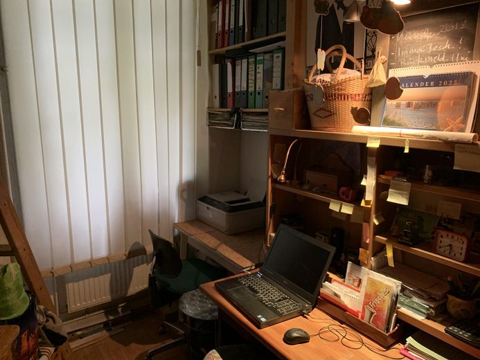 Privatverkauf 56m² Altbau-Wohnung im Heckmannufer, Wrangelkiez – Büro mit Hochbett (Küche?)