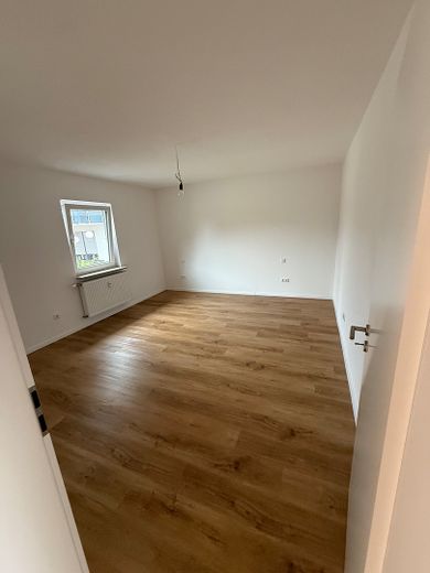 Nowoczesne mieszkanie 3,5-pokojowe w sercu Ellhofen – Schlafzimmer