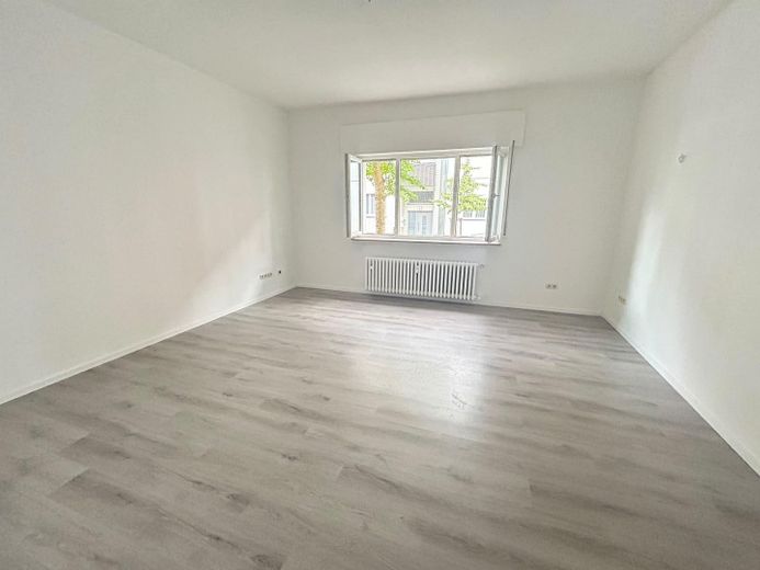 Erstbezug nach Renovierung - Apartment mit eigenem Garten und Garage in ruhiger Lage – Schlaf-/Wohnraum