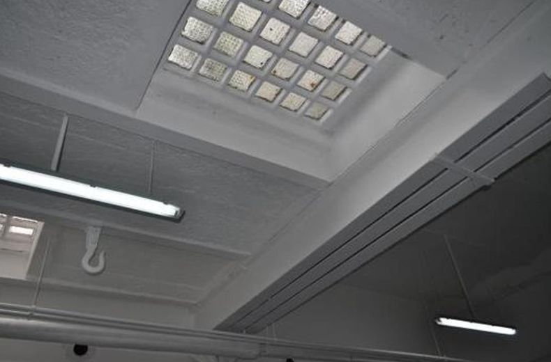 ! Hinterhof ! Rendite oder Büro, Praxis, Handwerker, Artelier, Lager, Halle, Ausstellung, Garage – Keller Decke 2009