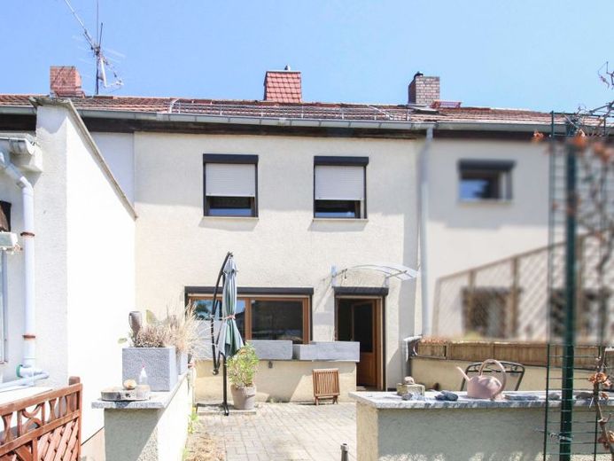 Richtig zuhause: Gepflegtes Reihenmittelhaus inkl. Schuppen samt Garten in Citylage – Foto 1
