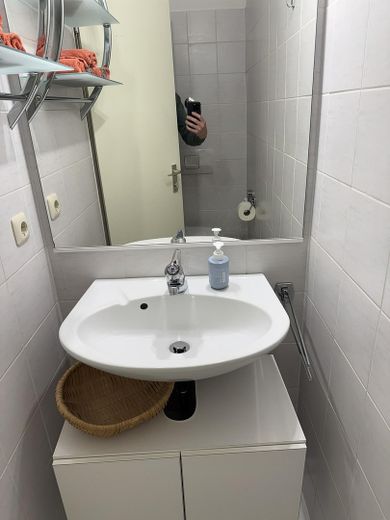 Spazio commerciale/studio/ufficio di rappresentanza a Bogenhausen – di fronte al Klinikum Rechts der Isar – Badezimmer Waschbecken