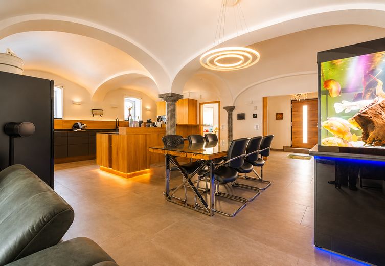 RENDITEOBJEKT* PERFEKT SANIERT* 6 EINHEITEN* nur 1.950.000€* – Foto 2