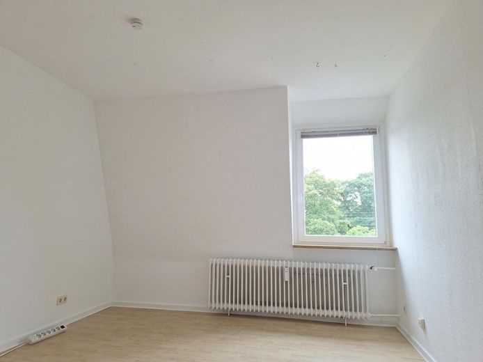 Modernisierte 4,5 Zimmer-KDB Wohnung (98qm) in ruhiger Lage von Essen-Dellwig (Gleisstr. 36) – Schlafzimmer