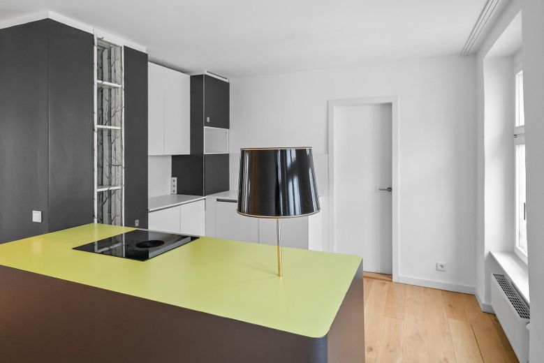 Summer-Sale bis 31.08. | 171 m² Großzügigkeit im Berliner Regierungsviertel | jetzt 1.395.000 € – offener Küchenbereich