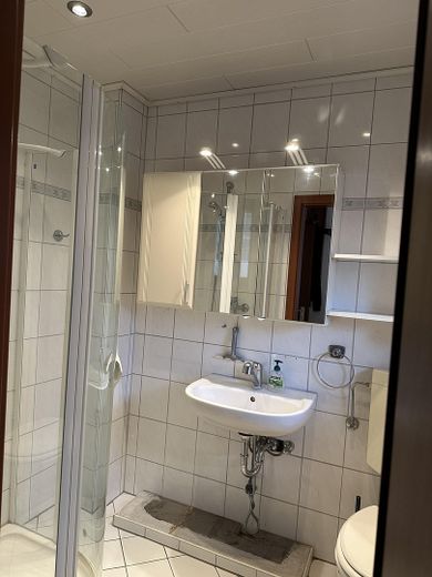 Großzügiges Reihenmittelhaus mit Kaminoption, Garage, Keller & Glasfaser in Kiel-Russee – EG WC mit Dusche 2