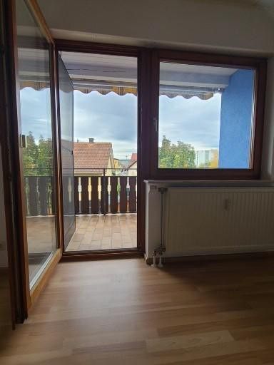 SOFORT BEZUGSFREI! Sehr geräumige lichtdurchflutete 4-Zi- Maisonette-Wohnung inkl. Balkon, Carport – Schlafzimmer - Zugang Balkon