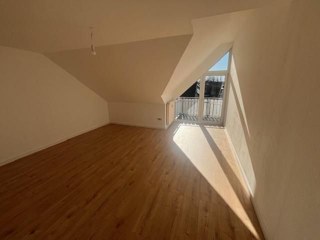 Wohnzimmer mit Balkonzugang